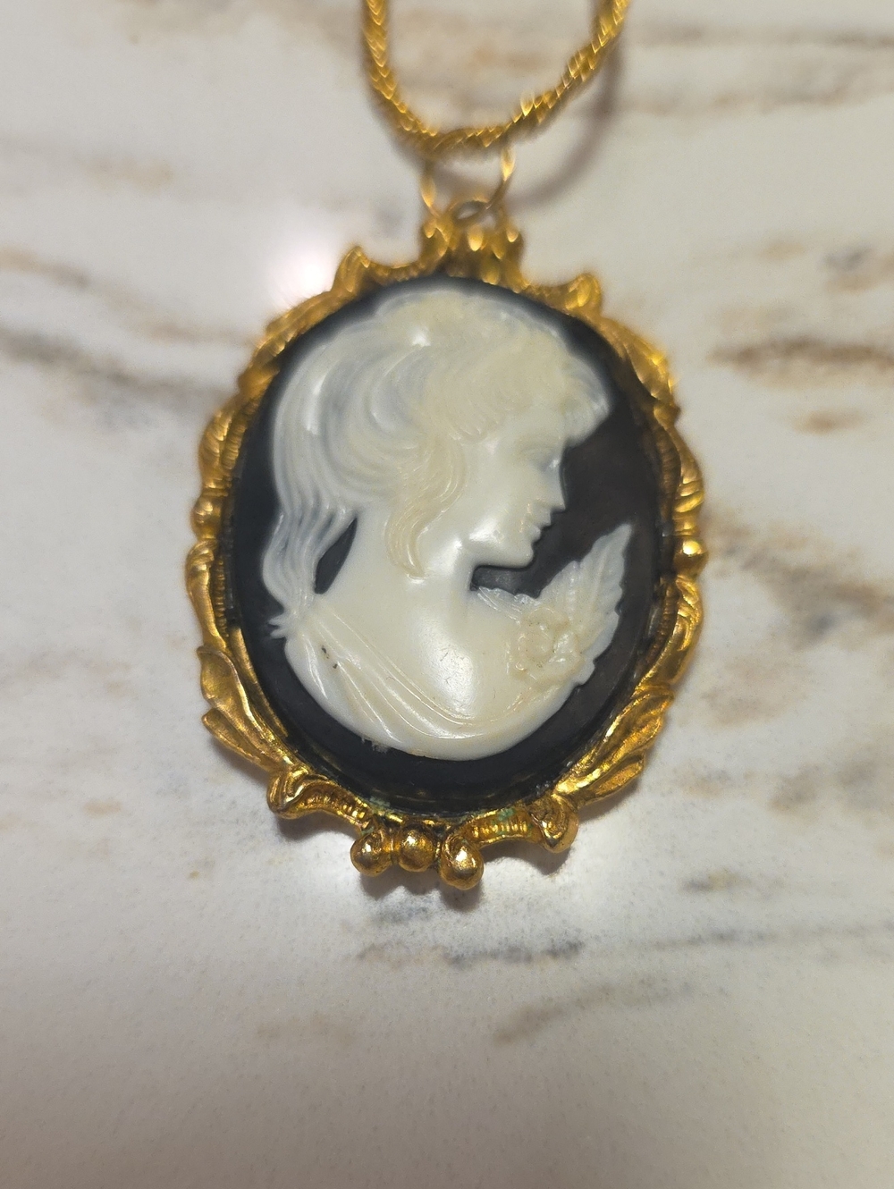 Vintage Gold Black & Cream Cameo Pendant Necklace